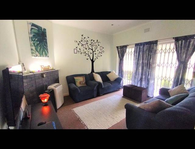 2 BEDROOM HOUSE FOR SALE IN PRESTBURY